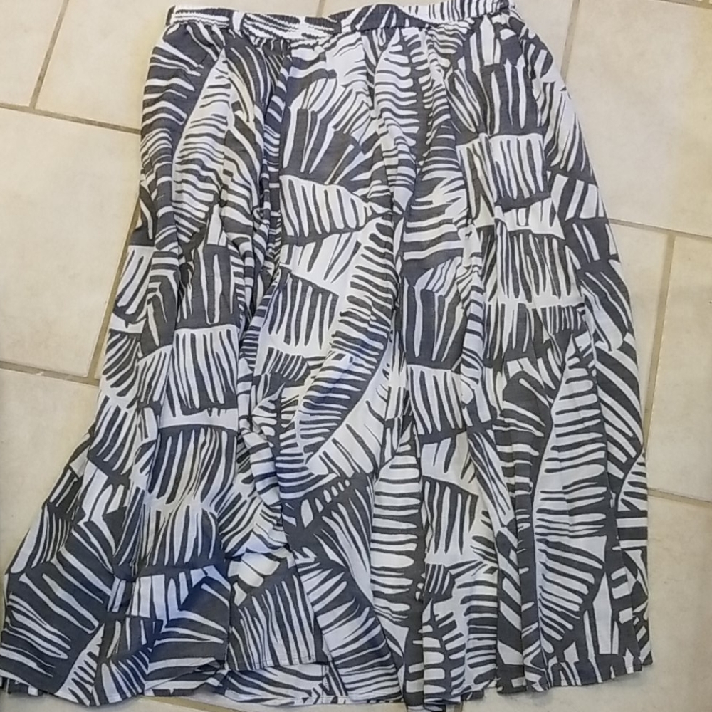 Chico's Skirt with Pockets (size 3 or 16/18)